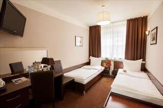 Отель Hotel Diament Spodek Катовице Стандартный двухместный номер с 2 отдельными кроватями-3