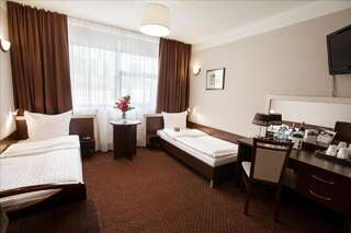 Отель Hotel Diament Spodek Катовице Улучшенный двухместный номер с 2 отдельными кроватями-1